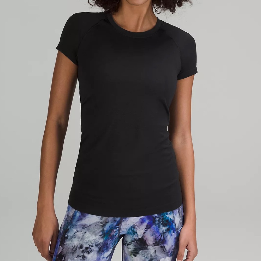 Lululemon Size 6 Swiftly Tech Short-Sleeve Shirt 2.0
Hip Length Black